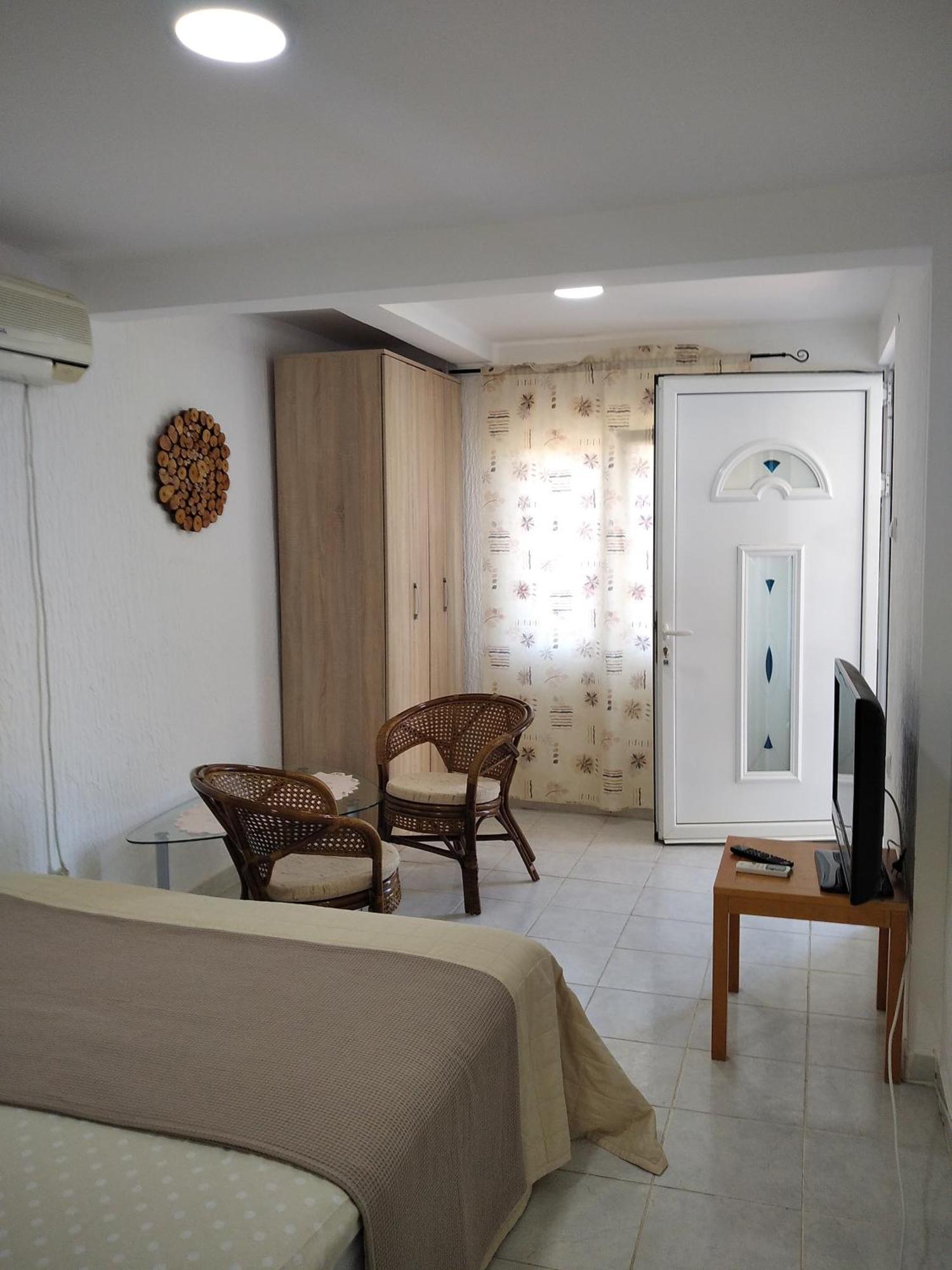 Aparttoni Apartment